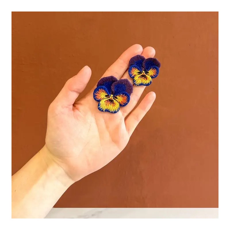 Broches brodées - Botanopia - 2 pins florale violette