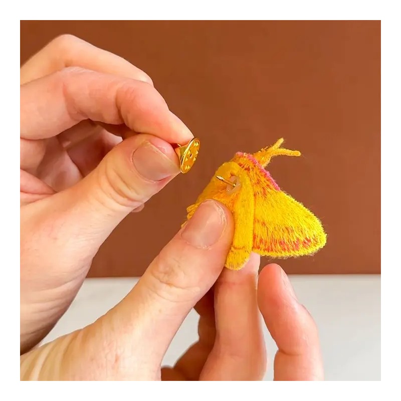 Broche brodée - Botanopia - papillon érable rosé