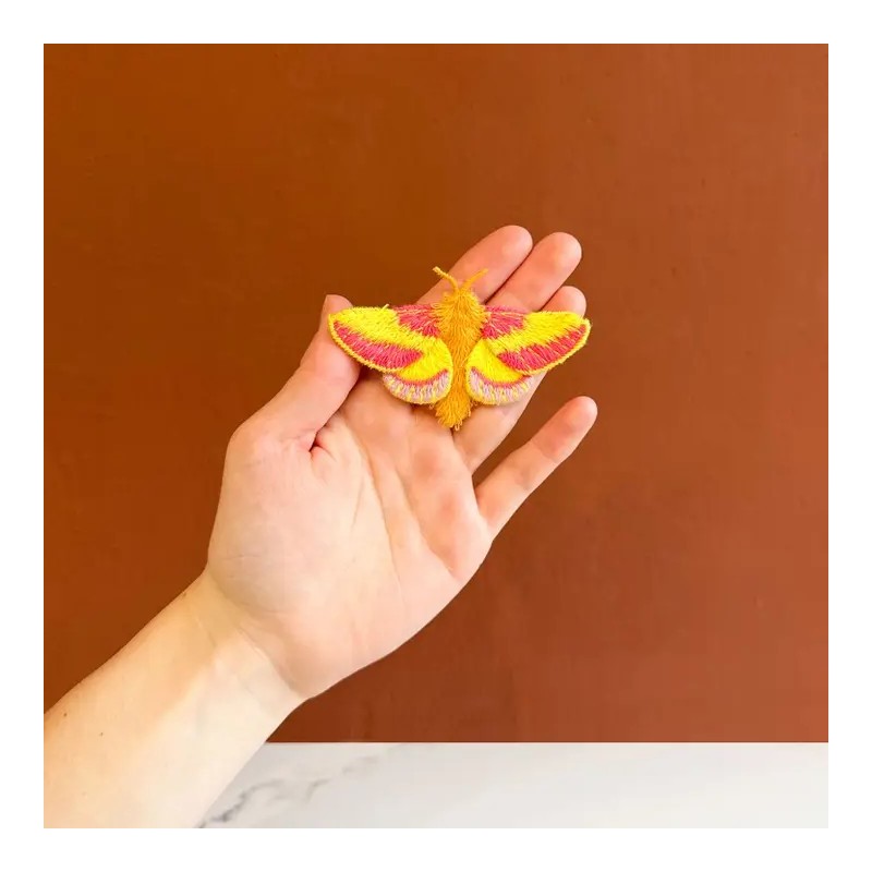 Broche brodée - Botanopia - papillon érable rosé