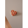 Pin's - breizh - coeur rayé bisou salé